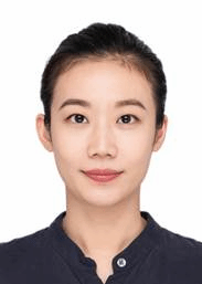 小孩在微笑描述已自动生成